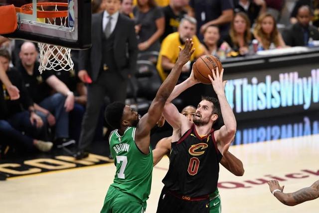 何时能兑现天赋？曾凡博关键2罚全丢葬送比赛