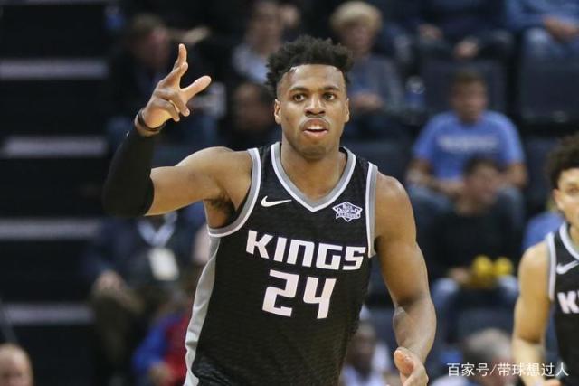 鄢手骐24分辽宁负新疆 格洛弗50分四川负浙江